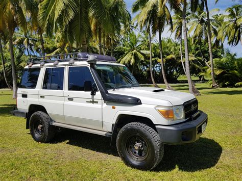 toyota land cruiser 4wd.